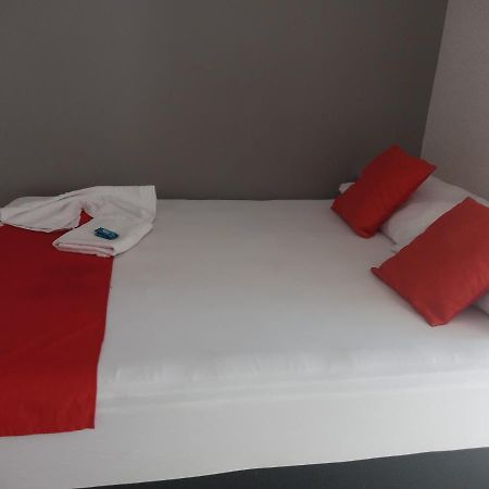 Hotel Central Жакареи Экстерьер фото